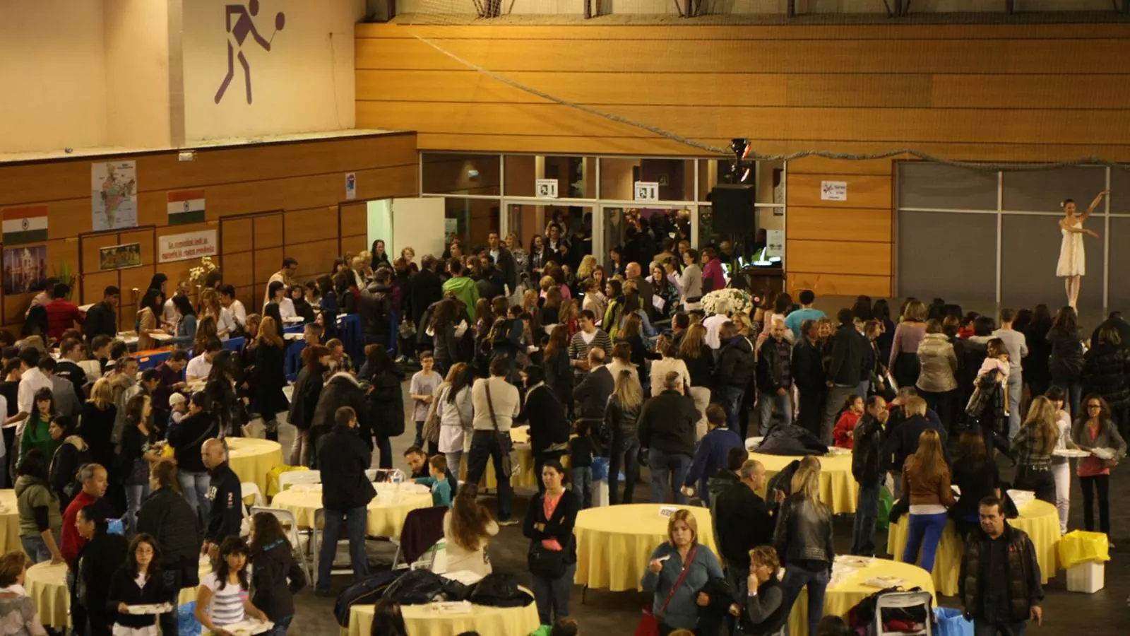 Més de 500 persones participen a la dotzena edició de la Festa de la Multicultura del Pas de la Casa.
