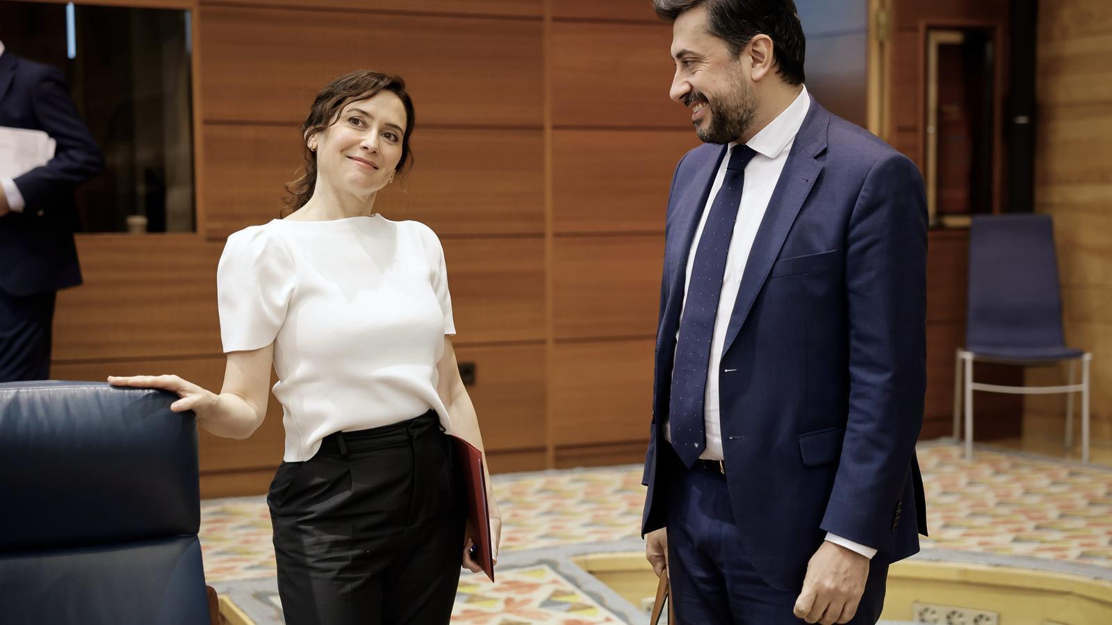 La presidenta madrileña, Isabel Díaz Ayuso, con el portavoz del PP en la Asamblea de Madrid, Carlos Díaz-Pache
