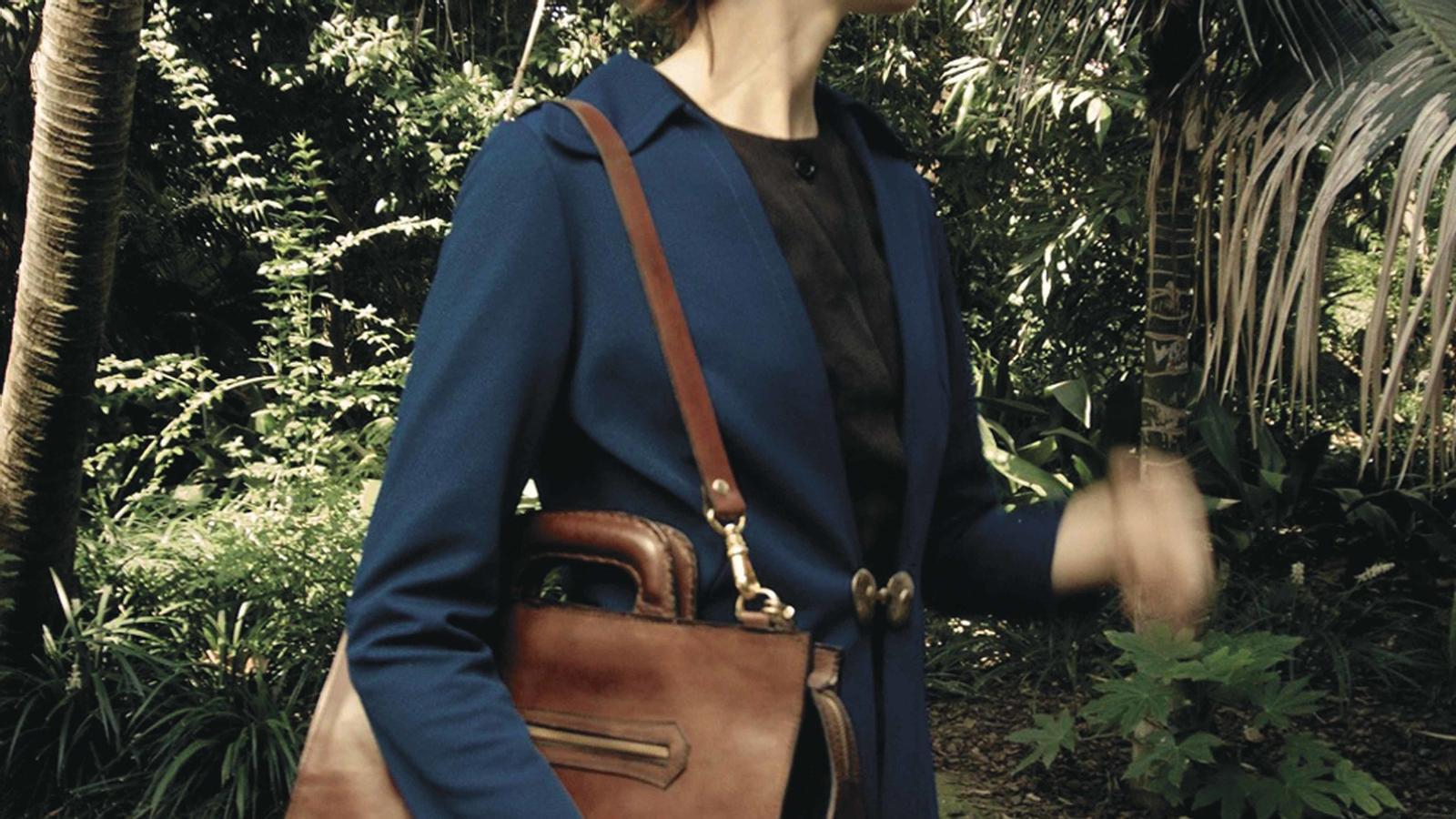 Imatge promocional dels bolsos Iriarte Iriarte, que només venen peces per encàrrec per evitar el malbaratament de recursos