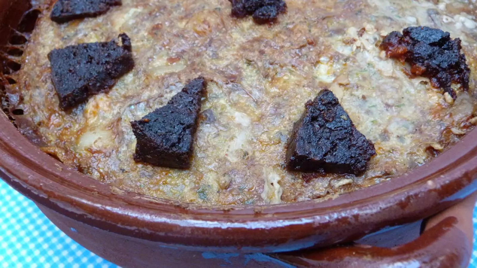 Greixonera amb un poc de carn picada, que fa que no sigui tan gelatinosa.