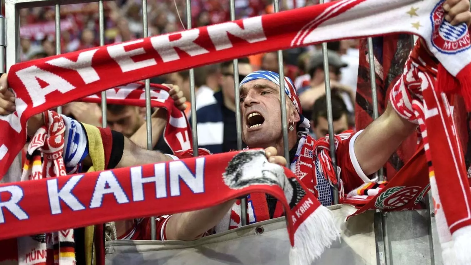 El públic anima als jugadors del Bayern a l'Allianz Arena. ODD ANDERSEN/ AFP