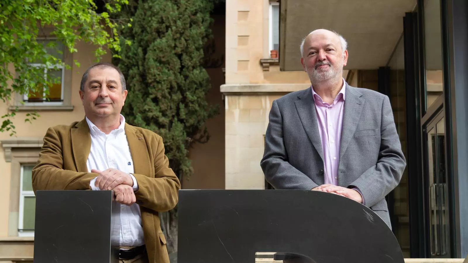 A l'esquerra, Francesc Torres, actual rector de la UPC, i a la dreta, Daniel Crespo, que ha guanyat les eleccions.