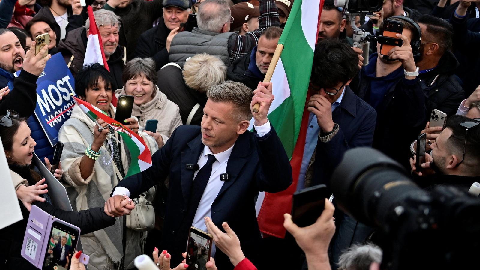 Péter Magyar arrives at the final campaign rally.