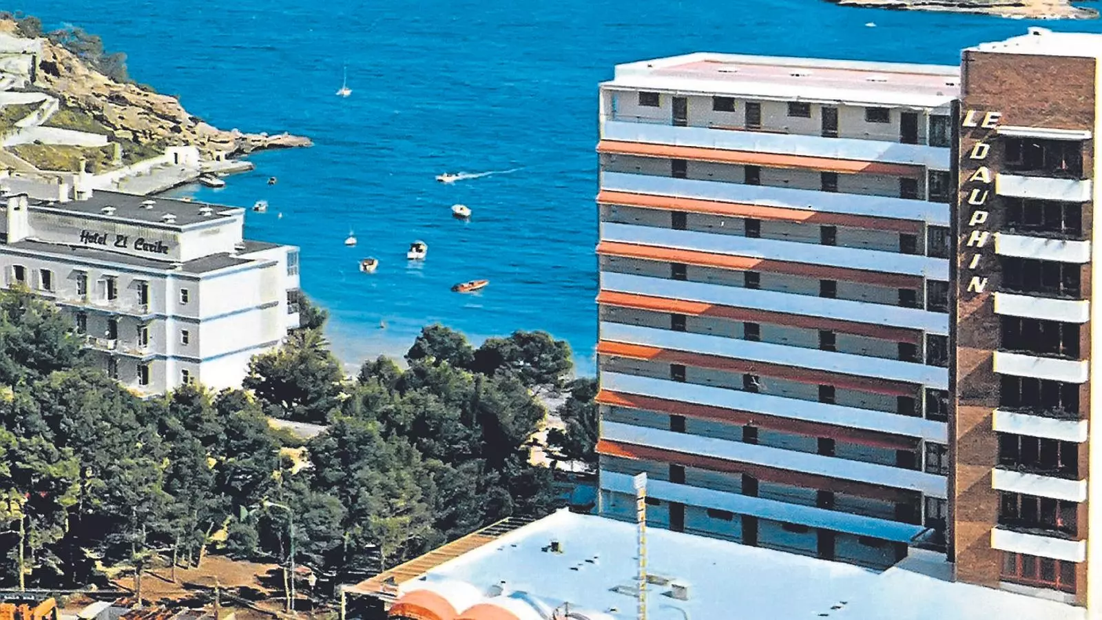 Construccio de l'hotel Simar, a la Cala de Sant Vicenç (Pollença)