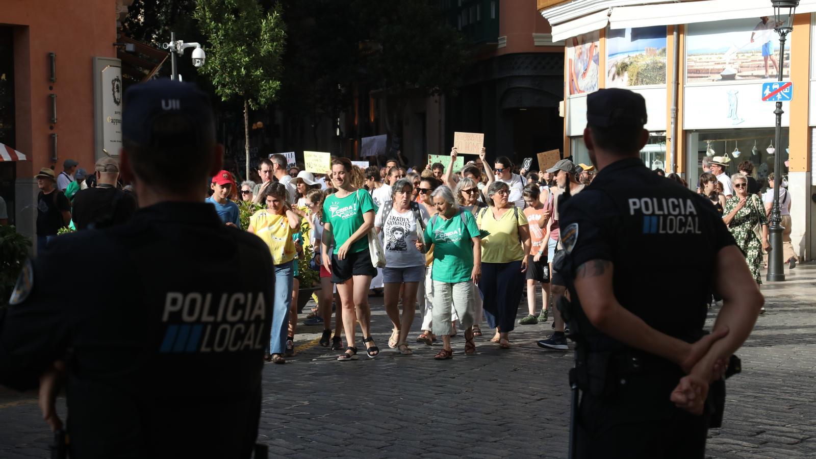 Manfestació contra el turisme massiu a Palma el 2025