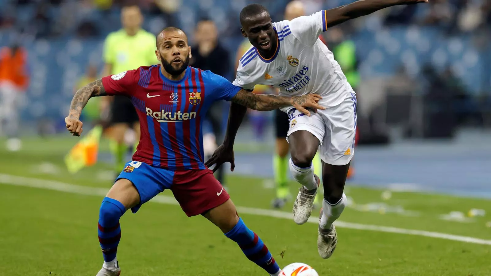 Dani Alves, superat per Ferland Mendy a les semifinals de la Supercopa d'Espanya