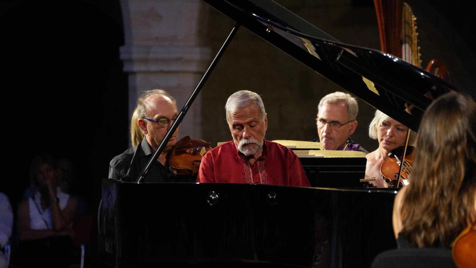 Josep Colom interpretant Mozart al Castell de Bellver.