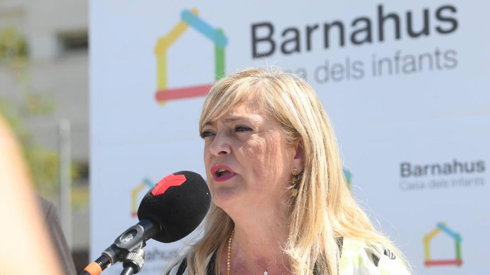 La consejera Cervera durante la intervención en Terrassa para presentar la futura casa Barnahus.