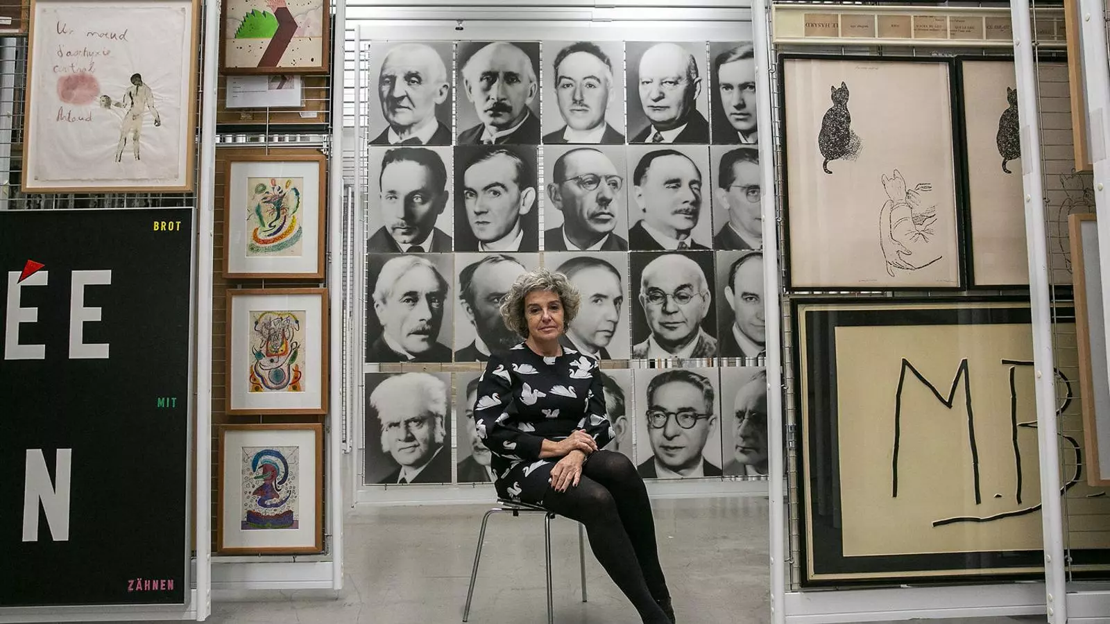 Antonia Maria Perelló a les reserves del Macba, davant dels 48 portraits de Gerhard Richter (1972).
