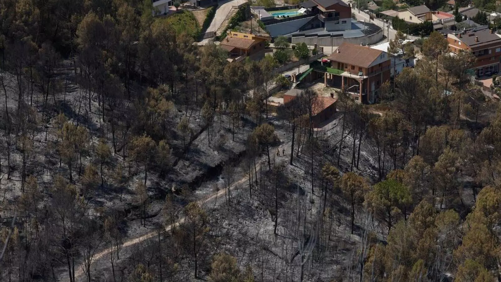 Vista aeria de la zona quemada cerca de las casas de Puente de Vilomara, el 18 de julio del 2022.