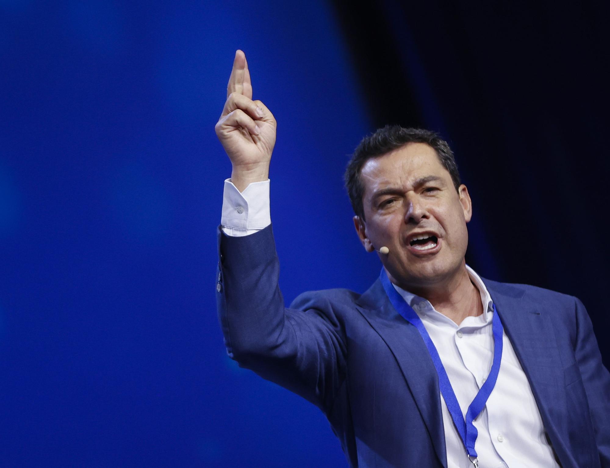 Juanma Moreno durant un congrés del PP