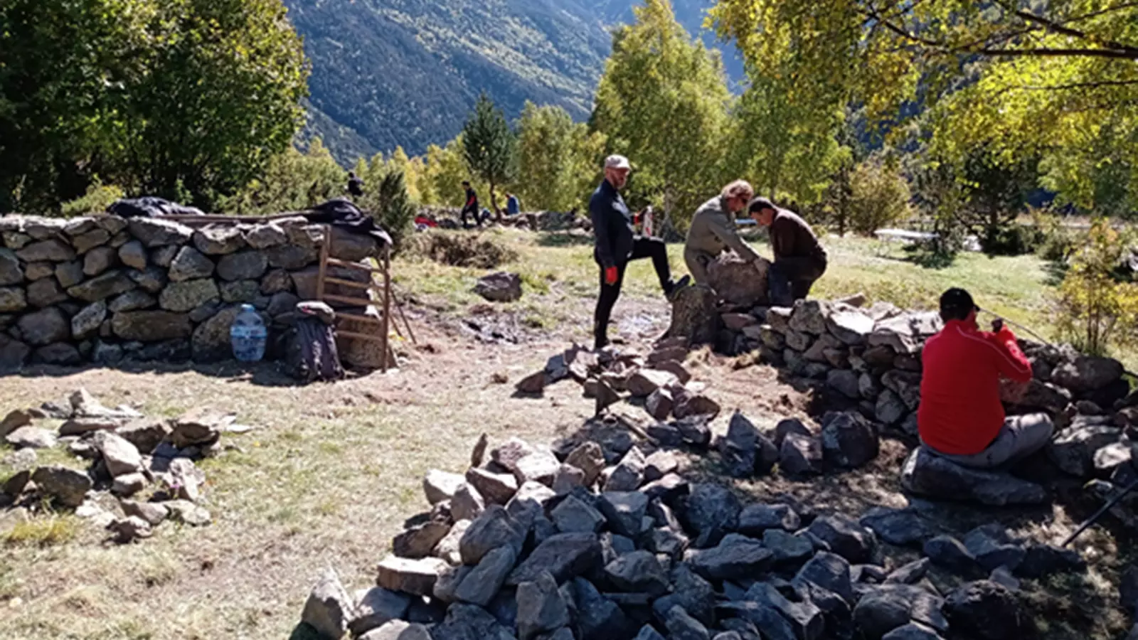 Alguns participants a la tercera edició del curs d'artesans de pedra seca.