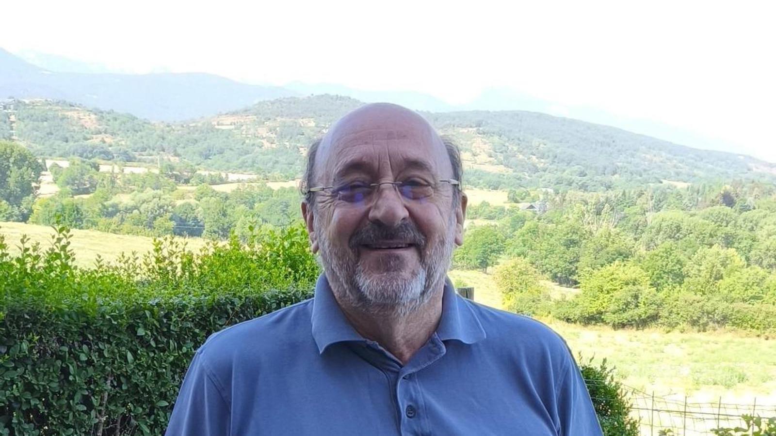 Pere Puidomènech in the yard of the house