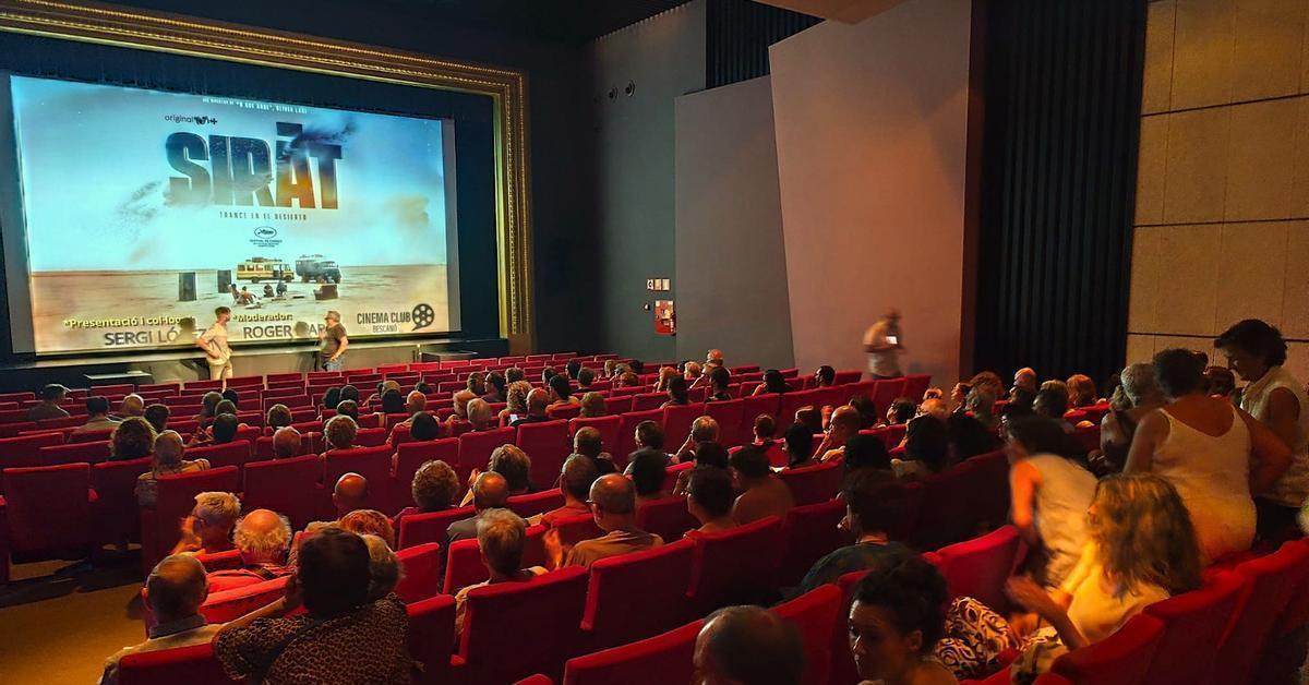 A Bescanó, un petit poble de poc més de 5.000 habitants situat a l’oest de Girona, a la llera del riu Ter, cada quinze dies desenes de veïns es reuneixen al teatre munic...
