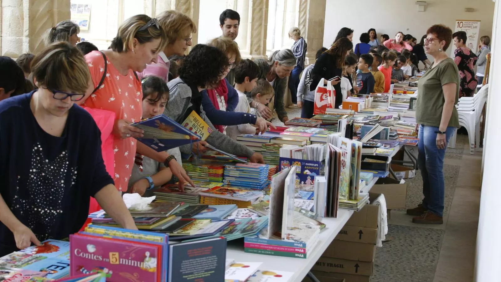 Els escolars de tots el centres de Manacor han visitat la Fira del Llibre.