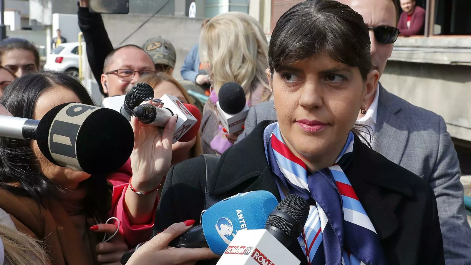Romania imputa la seva ex fiscal anticorrupció i li prohibeix sortir del país