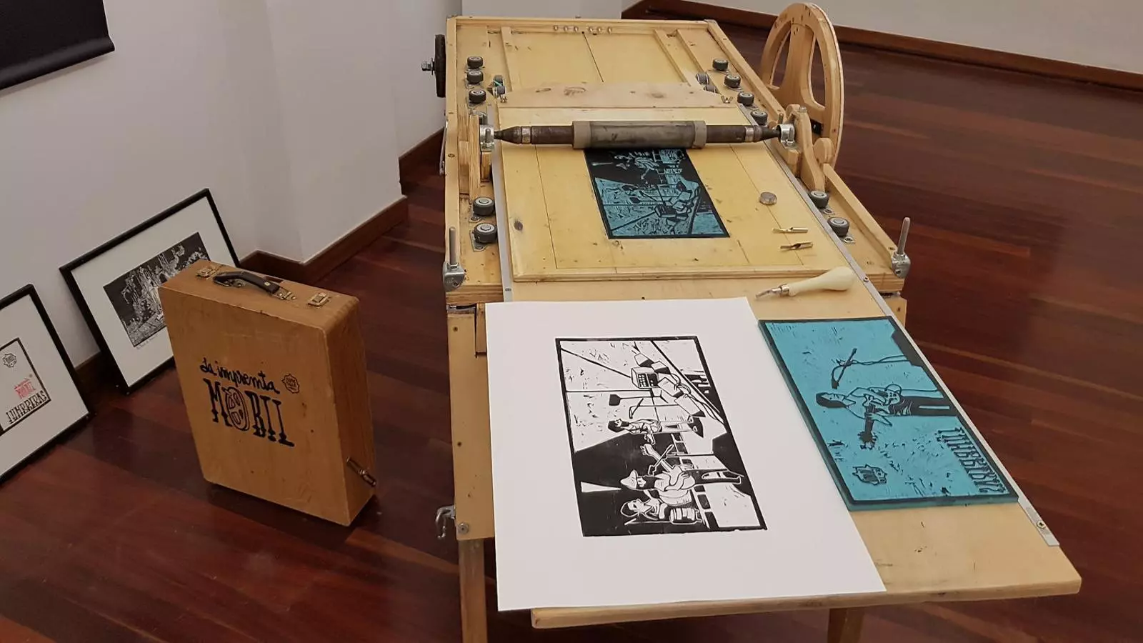 Impremta mòbil de Joanic Geniüt exposada a la Fundació Valvi de Girona.