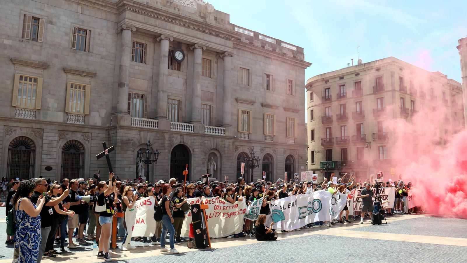 The demonstration in Sant Jaume square, where it has ended.