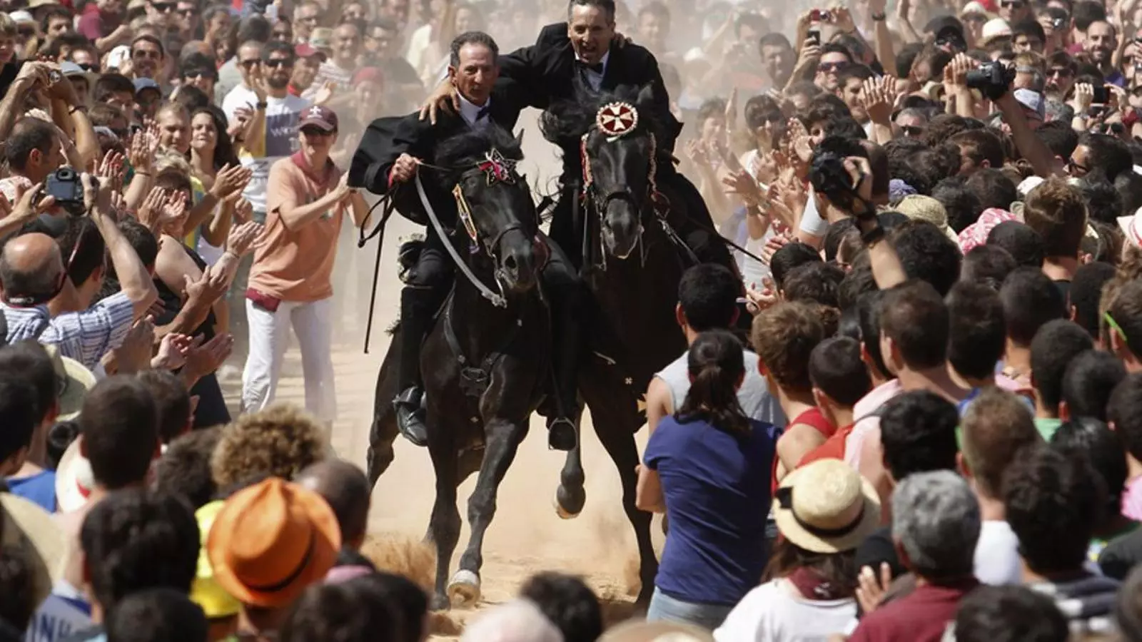 Dos cavallers de Sant Joan en els Jocs d'Es Pla.