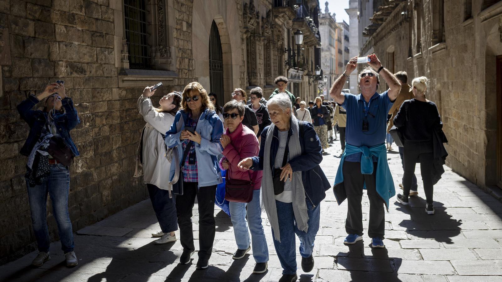 Turistas en el centro de Barcelona.