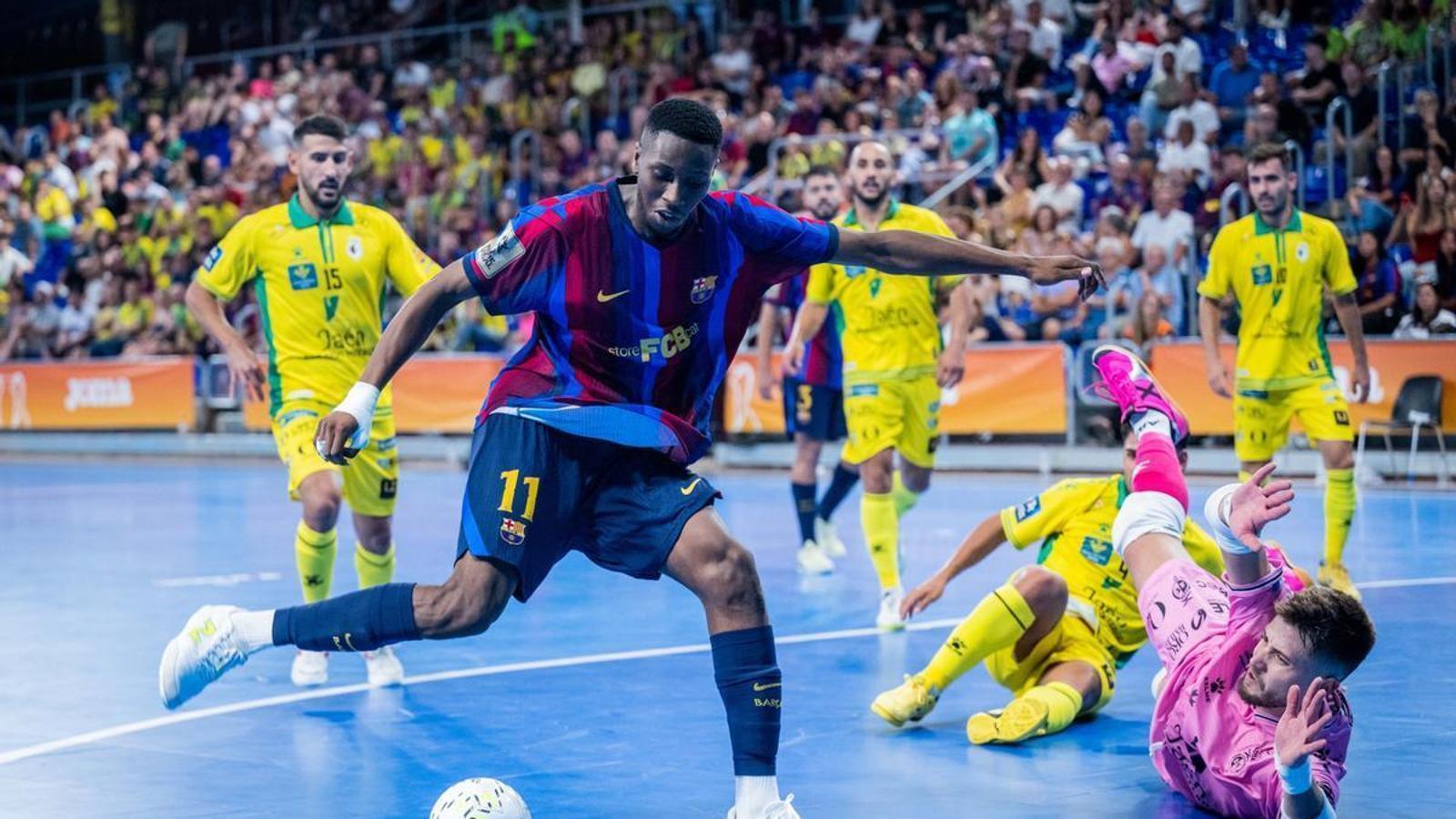 Touré, from Barça futsal, in action in the Super Cup against Jaén