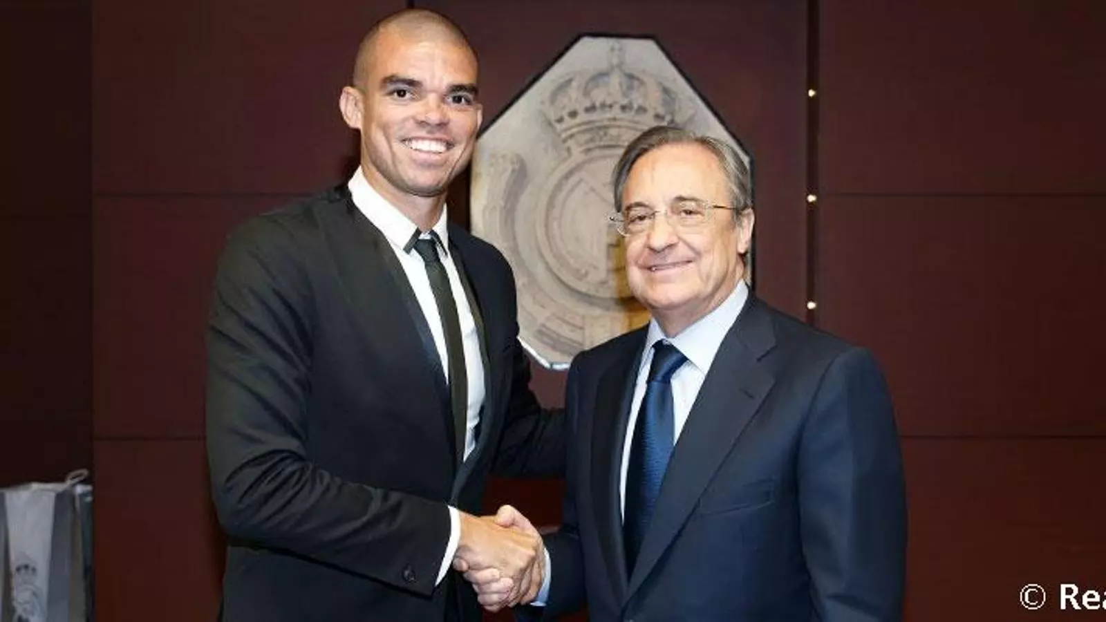 Pepe ha ampliat el seu contracte amb el Madrid fins el 2017 / REIAL MADRID