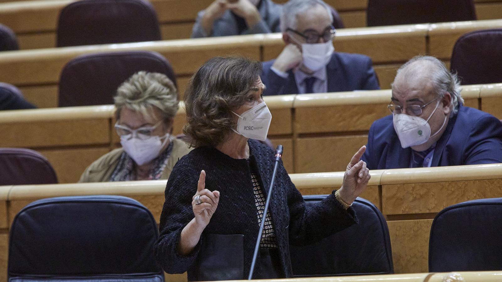 La vicepresidenta primera del govern espanyol, Carmen Calvo, durant una sessió de control al Senat.