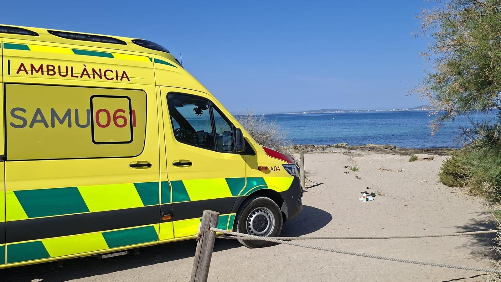 Una ambulància del SAMU davant la pluja