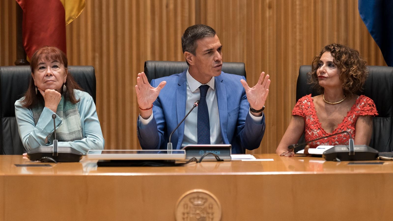 Pedro Sánchez ante los diputados y senadores socialistas este lunes