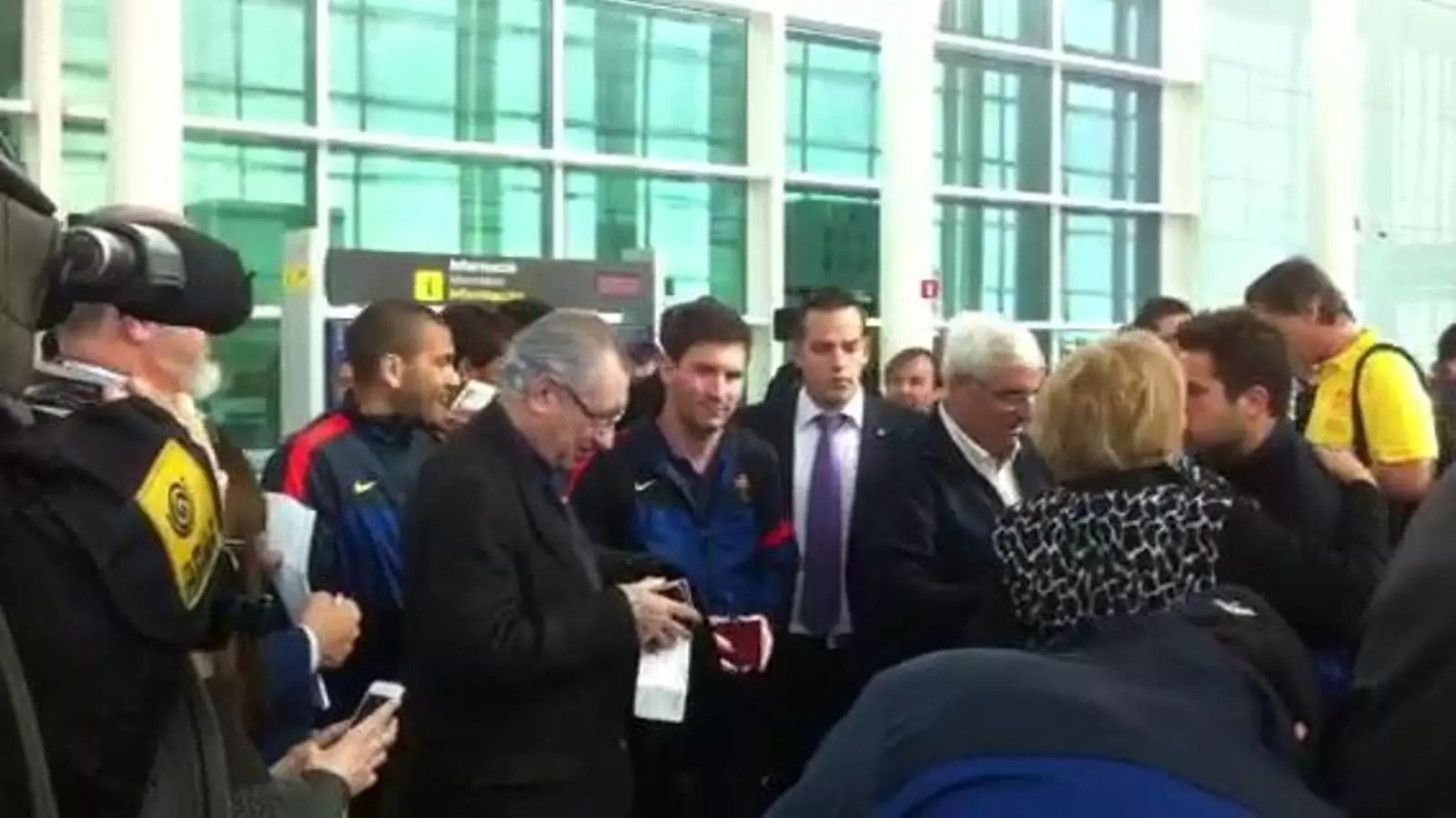 Messi puja a l'avió cap a Munic