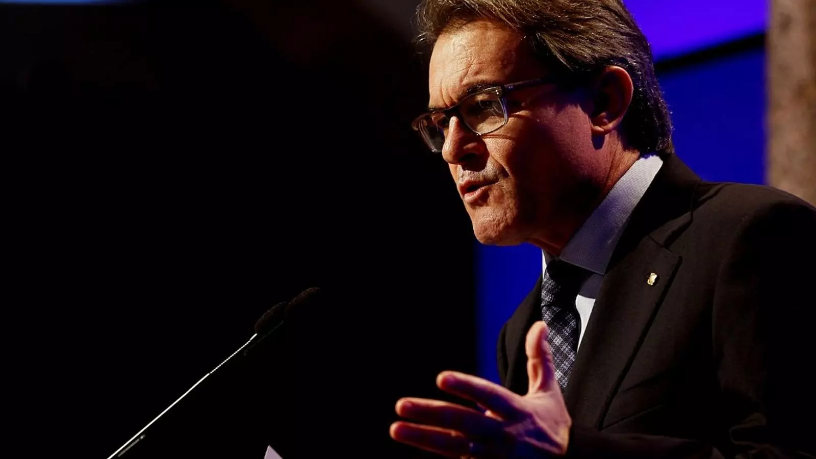 El president de la Generalitat, Artur Mas, en la roda de premsa d'aquest dimarts, després de la primera reunió de govern posterior al 9-N/ FRANCESC MELCION