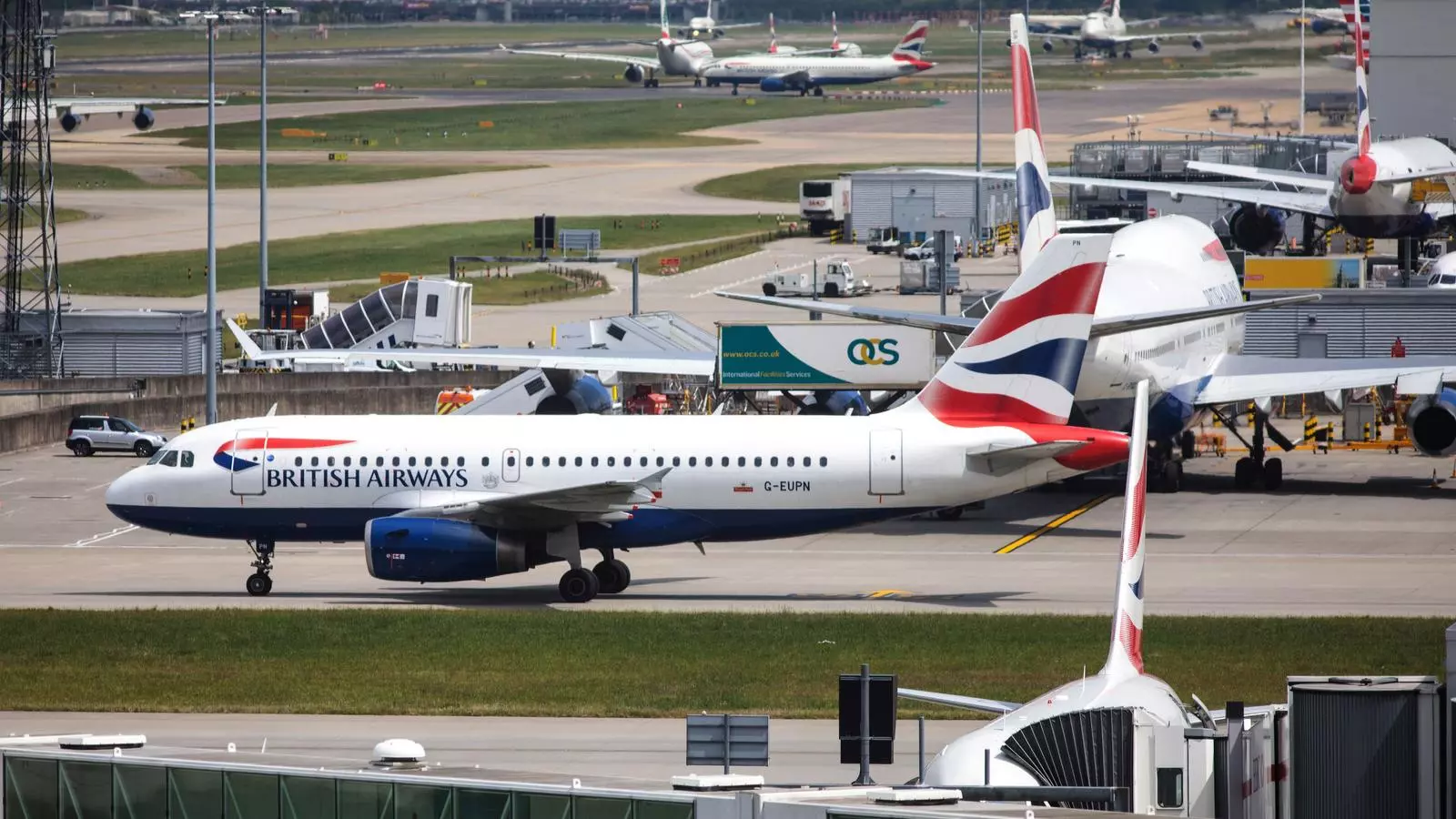 Un avió de British Airways a l'aeroport de Heathrow, a Londres