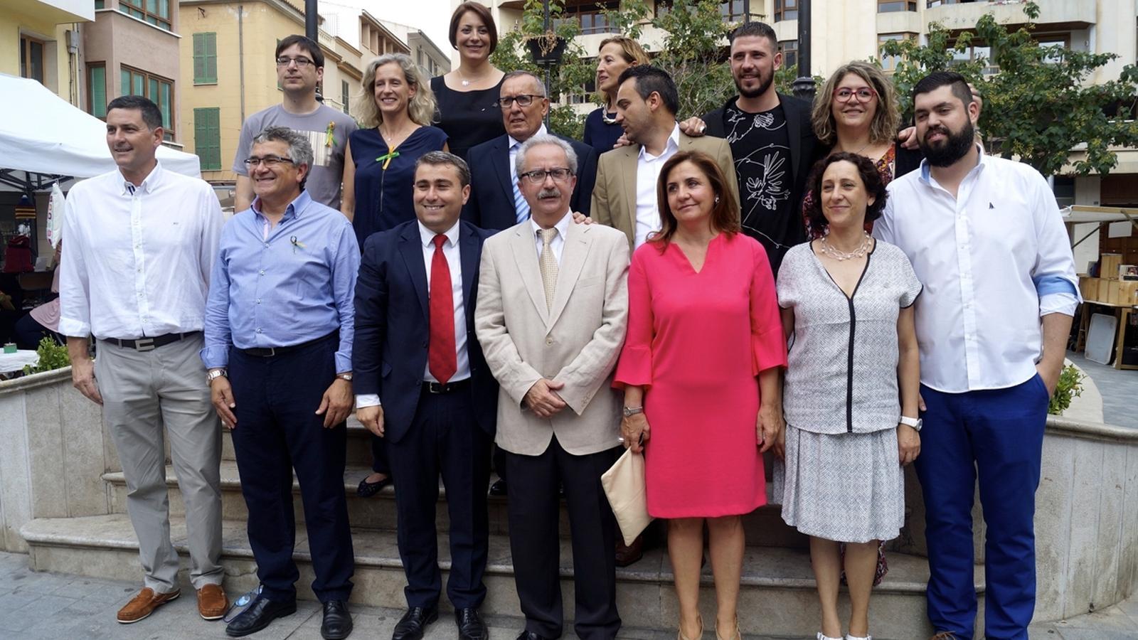 El nou equip de govern d'Inca, format per 15 edils. / M. BONNÍN