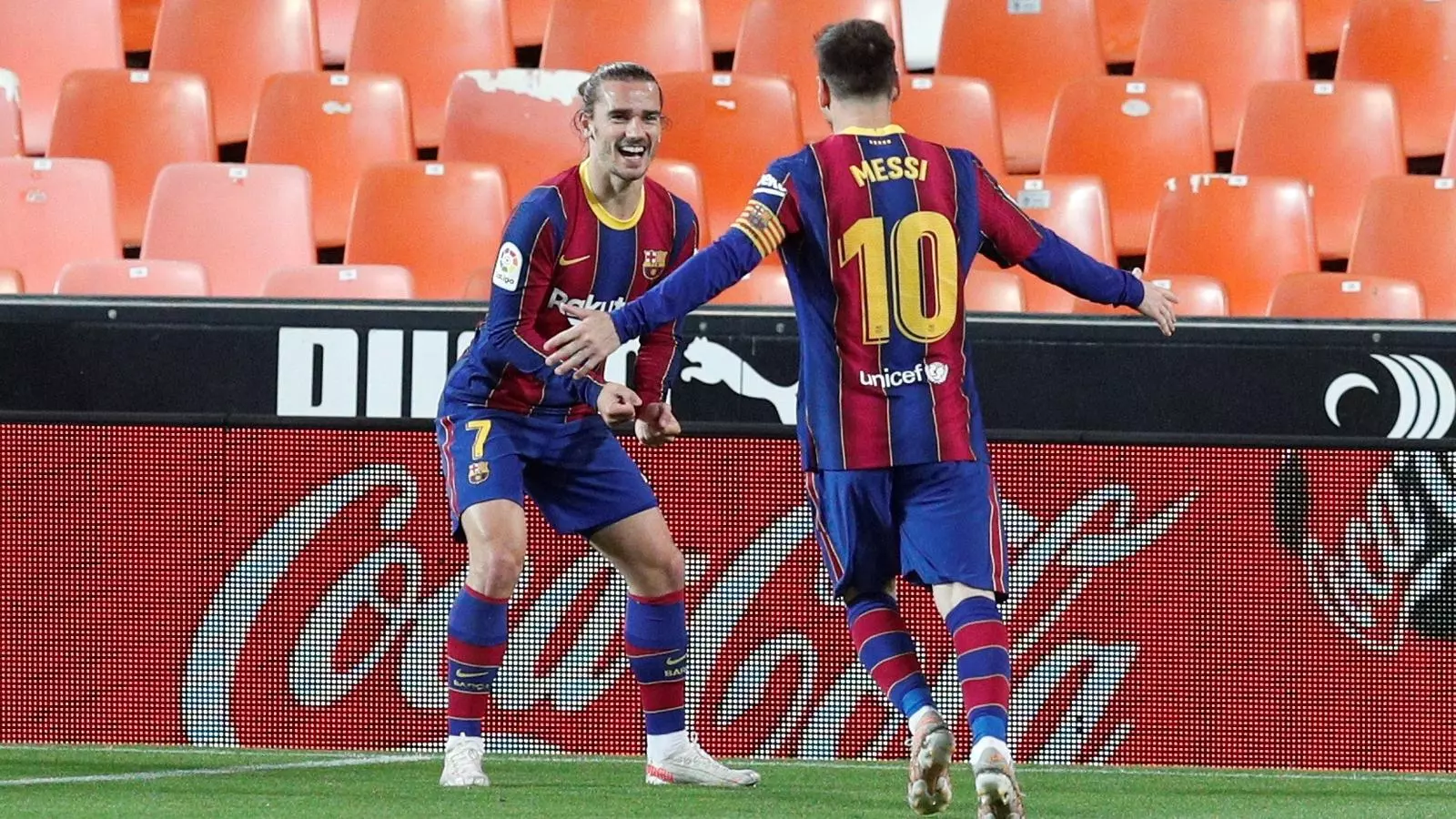 Griezmann i Messi, celebrant el gol del francès al camp del València