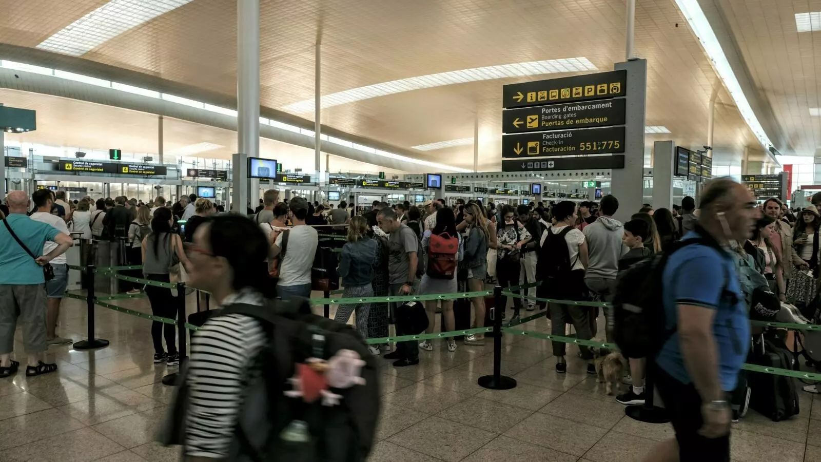 Aglomeracions a l'aeroport del Prat, aquest dimarts al matí
