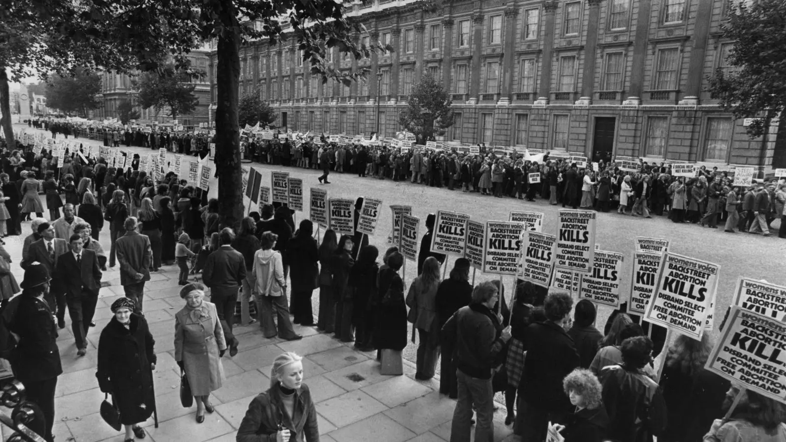 Protestes contra la nova llei d'avortament a Londres l'any 1975