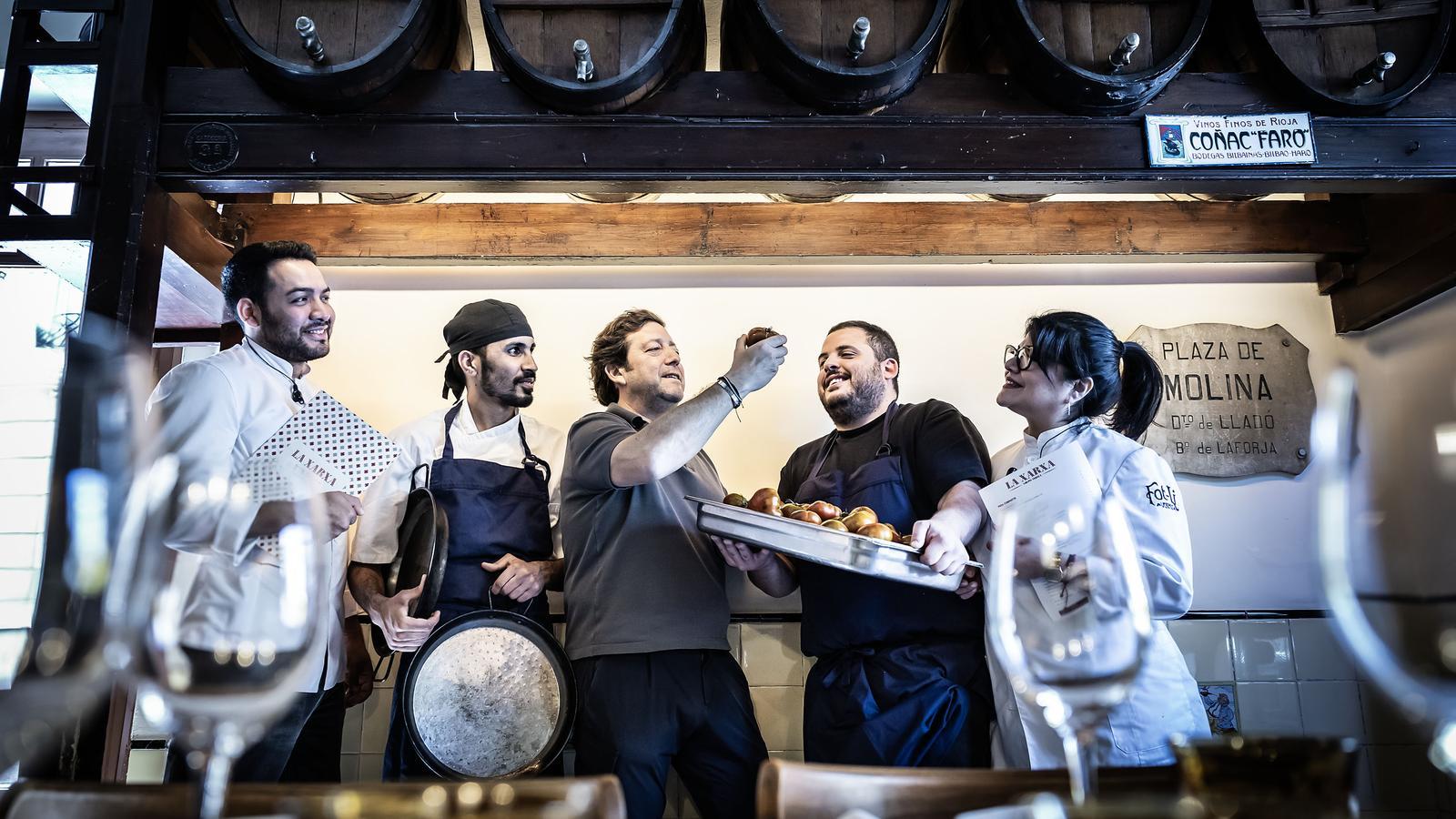 The La Xarxa restaurant team at the entrance of the premises