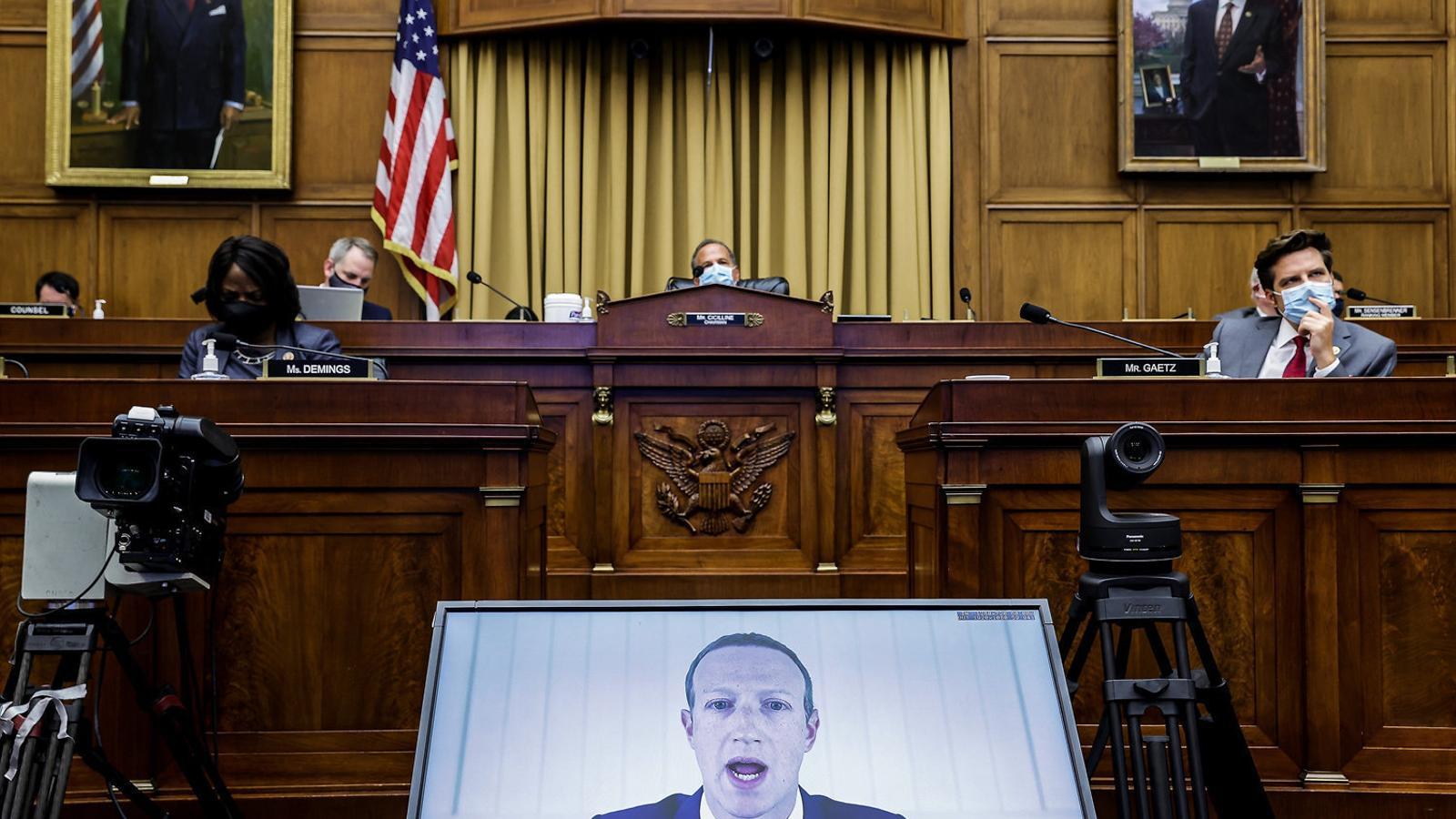 Mark Zuckerberg, CEO de Facebook, parlant aquesta setmana per via telemàtica amb el Subcomitè Judicial de la Cambra de Defensa de la Competència, Dret Comercial i Administratiu, ubicada a l’edifici de Rayburn House, a Capitol Hill, Washington.