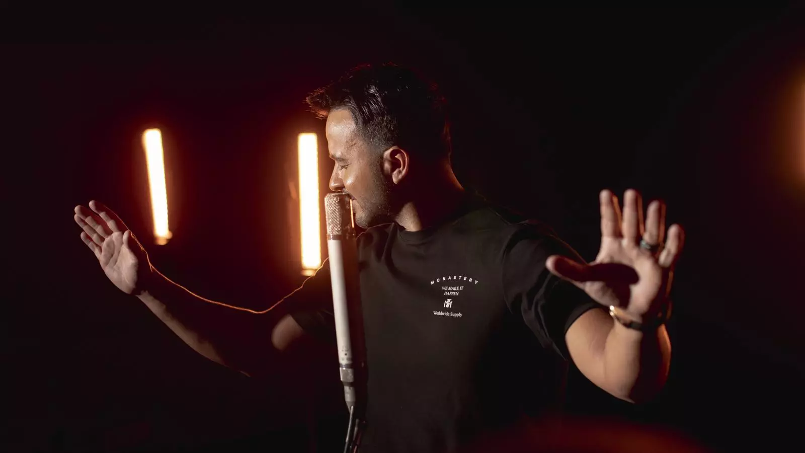 Luis Fonsi és un dels cantants que participa al disc de La Marató