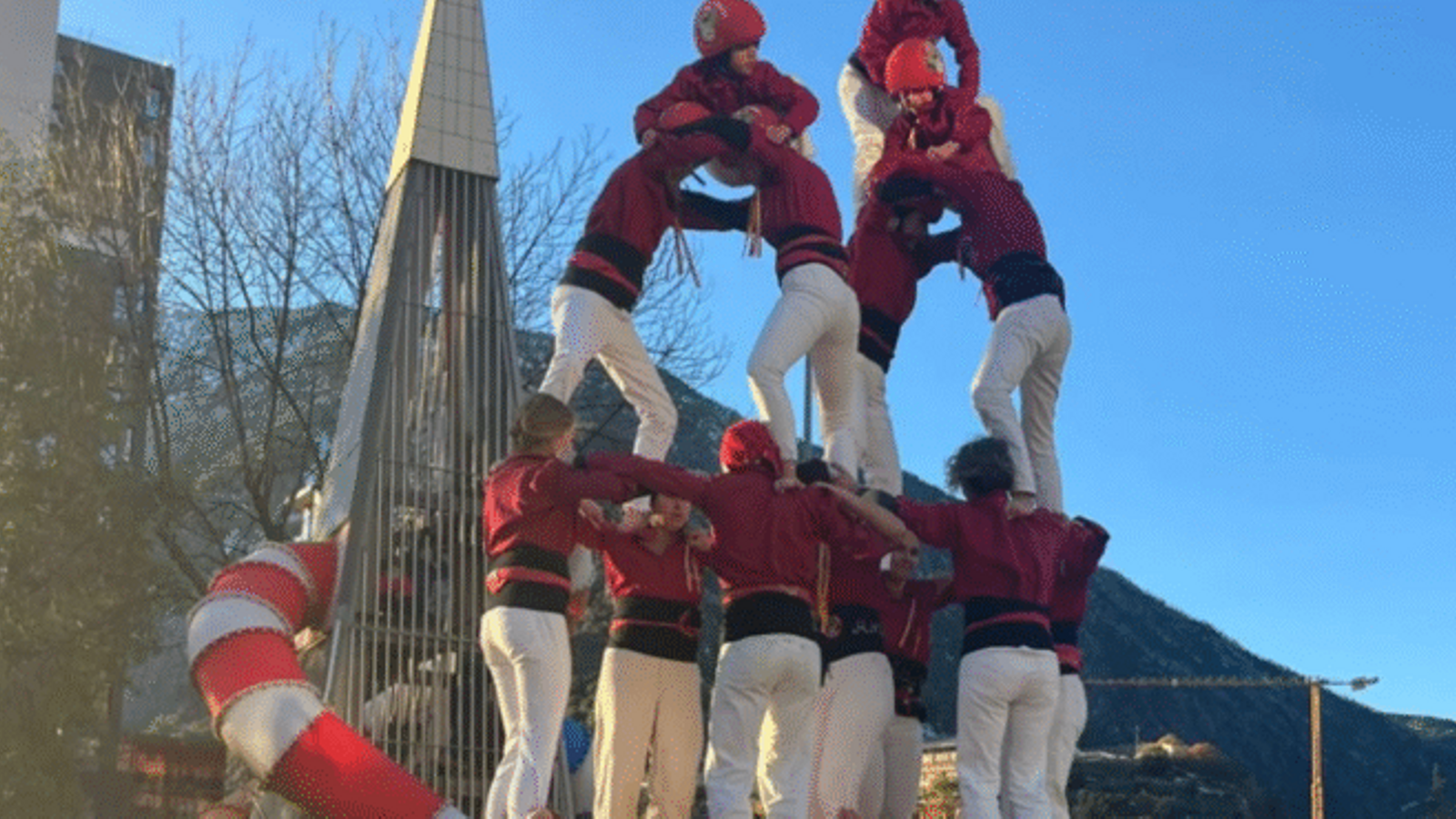 Imatge del set de sis dels Castellers d'Andorra.
