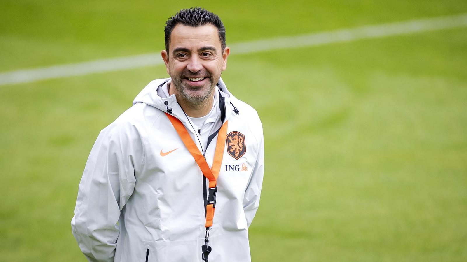 The Dutch national team coach, Xavi Hernandez, during a training session of the Netherlands national team in Zeist to prepare for the upcoming Nations League matches.