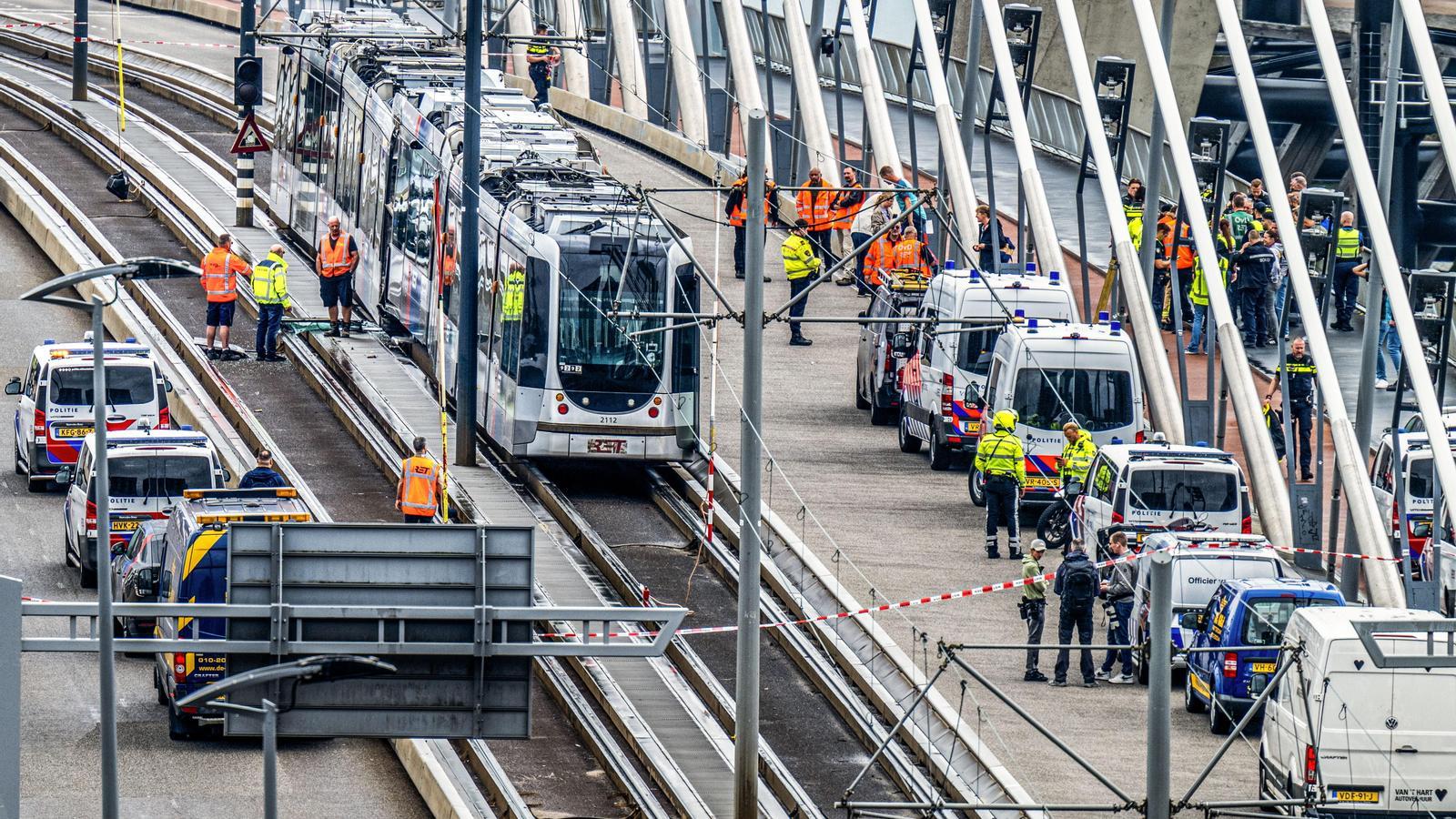 Dos tranvías han chocado en el puente de Róterdam