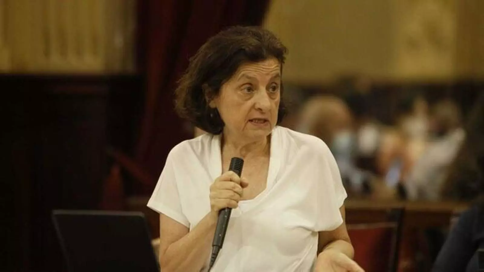 Imatge d'arxiu de Fina Santiago al Parlament balear