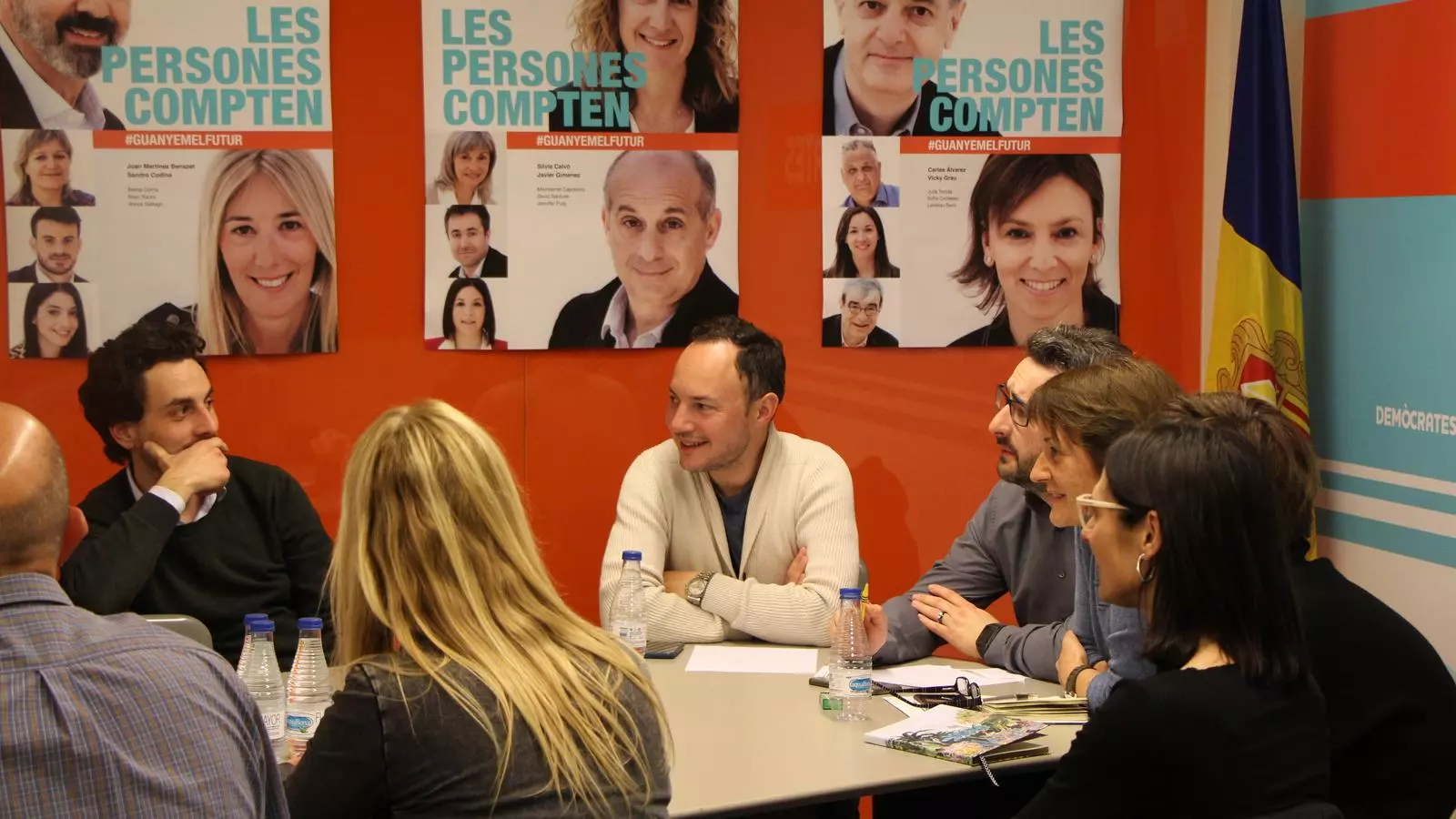 Xavier Espot, al centre, durant l'executiva de Demòcrates. / M. F.