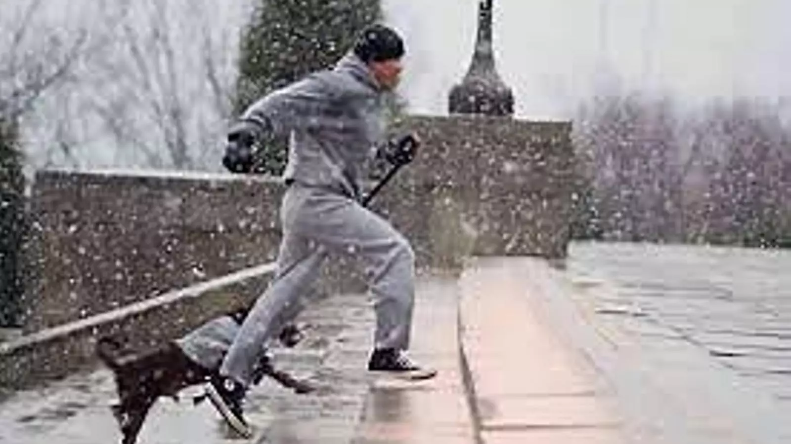 Sylvester Stallone es ven el xandall de Rocky i els ganivets de Rambo