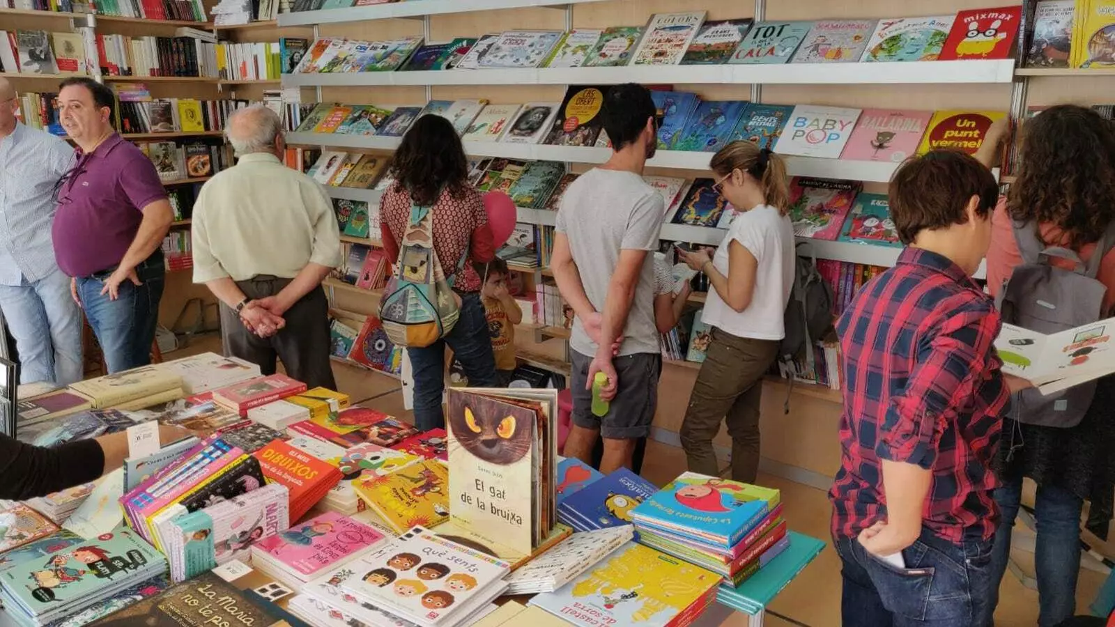 Un dels aparadors de la 7a edició de la Plaça del Llibre de València