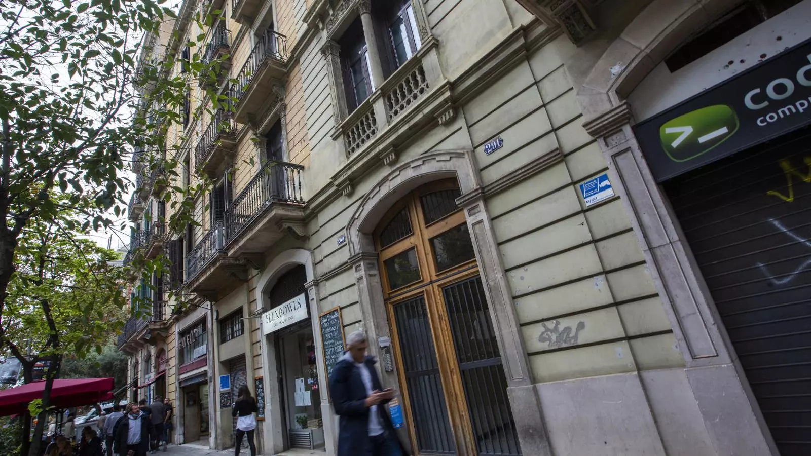 El número 291 del carrer Diputació, on van trobar morta l’espia i baronessa Agnes von Fries.