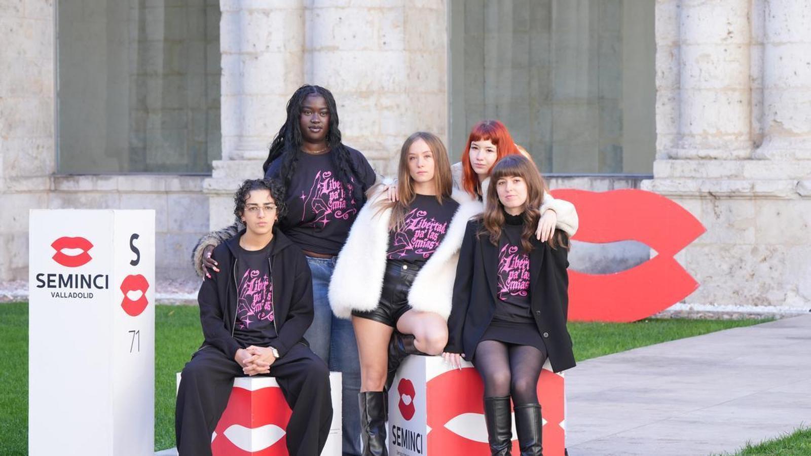 The team of the movie 'Salen las lobas', in Valladolid.