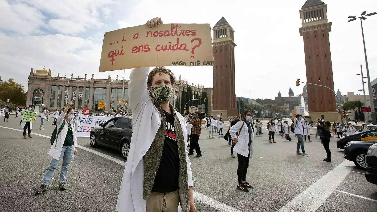 Protesta dels MIR a la plaça d'espanya de Barcelona per exigir millores laborals