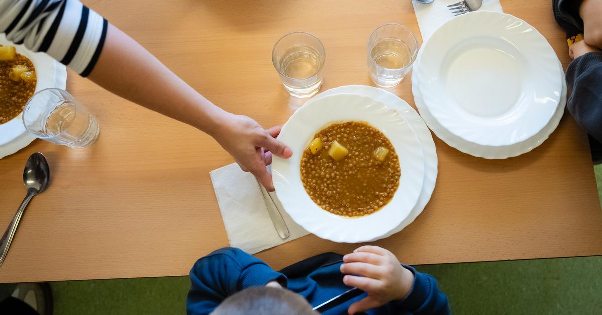 Menjadors escolars: un trencaclosques de 16 menús diferents